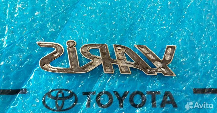 Буквы Yaris на багажник б/у оригинал 2005-2011