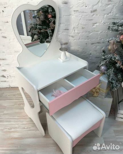 Туалетный столик Овал / Сердце