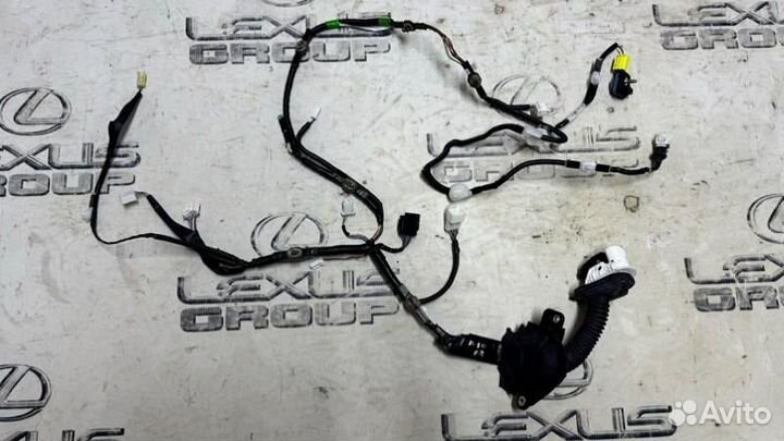 Проводка двери передняя правая Toyota Camry axvh71
