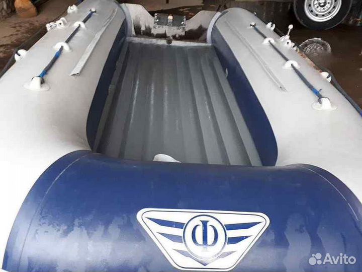 Лодка флагман 380