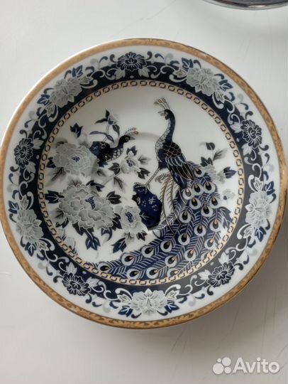 Кофейные чашки с блюдцами