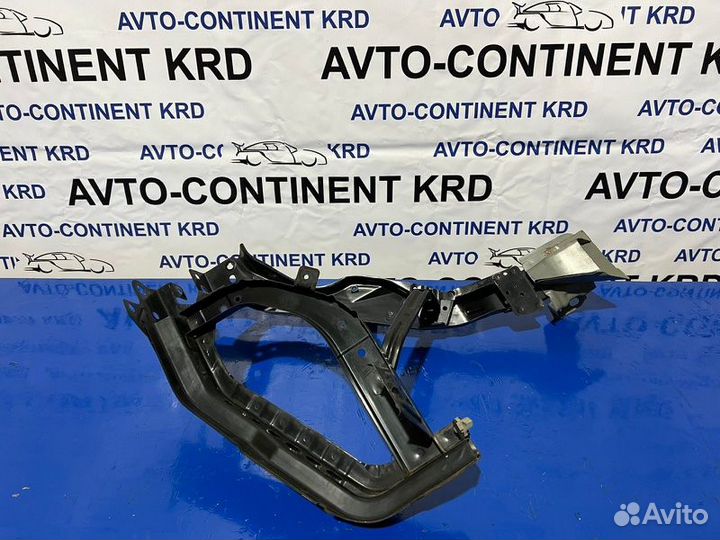 Планка под фару передняя правая Nissan Fuga Y50