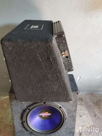 Сабвуфер и усилитель в автомобиль