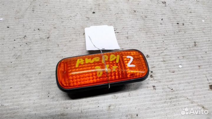 Повторитель на крыло желтый Honda Accord V 93-96г