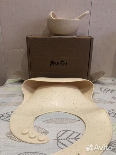 Набор детской силиконовой посуды с нагрудником