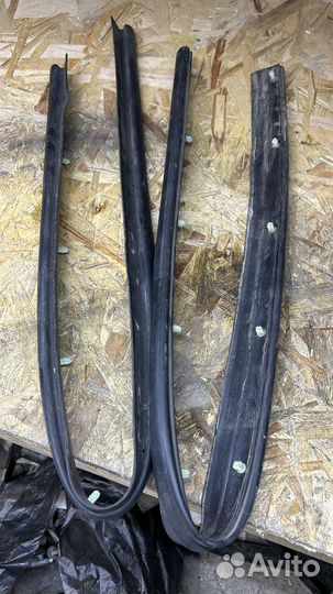 Уплотнитель дверей Dodge Challenger