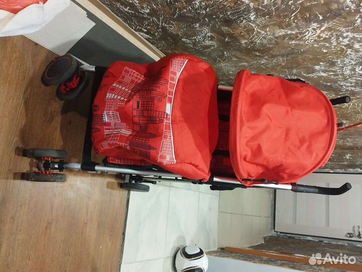 Прогулочная коляска трость