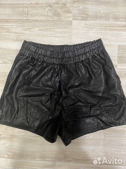 Кожаные шорты