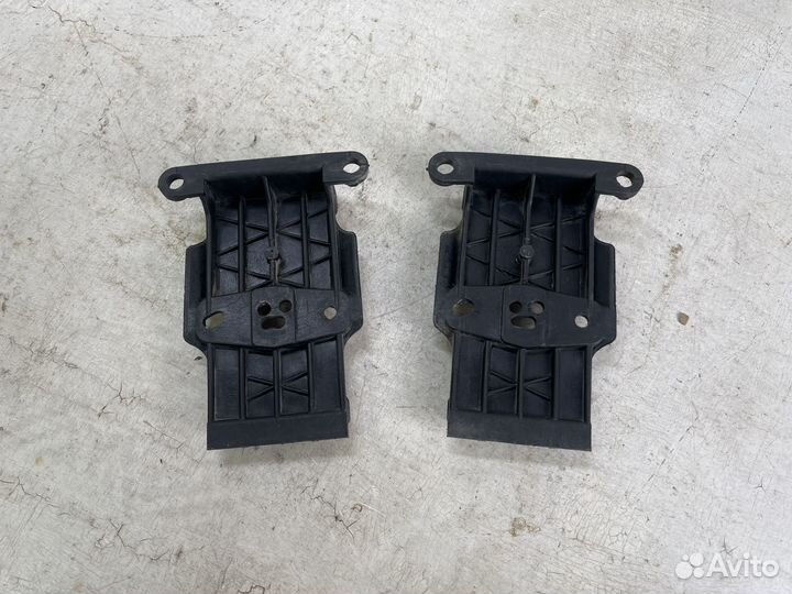 Кронштейн заднего бампера для Volkswagen Golf 2