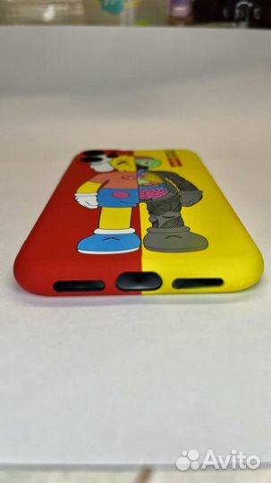 Чехол на iPhone 11 kaws