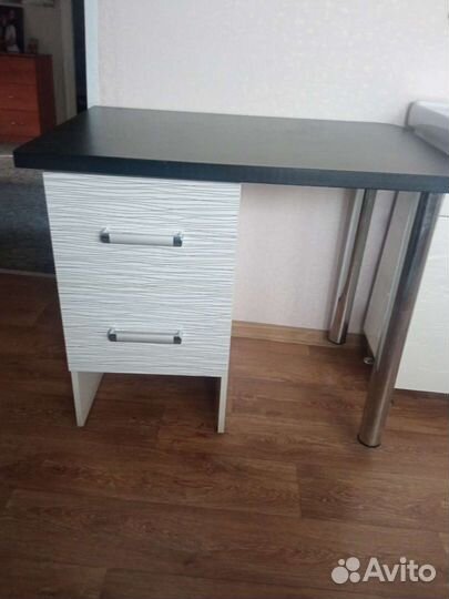 Столы для маникюра,компьютера бу