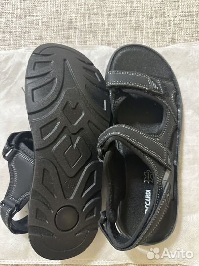 Сандалии новые 36
