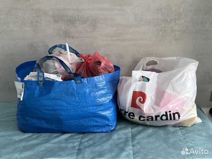 Пакет вещей и игрушек