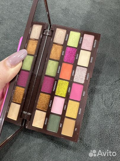 Палетка теней revolution