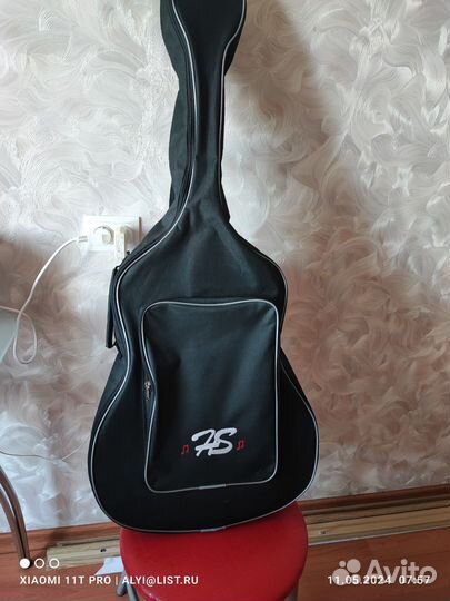 Акустическая гитара