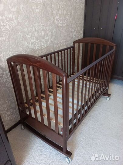 Детская кроватка с новым матрасом papaloni