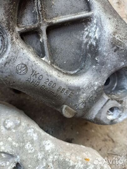 Кронштейн компрессора кондиционера 1k0260885b