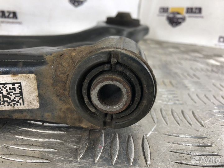 Рычаг передний правый R