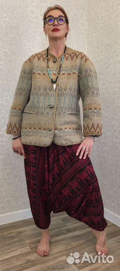 Шерстяной жакет в непальском стиле