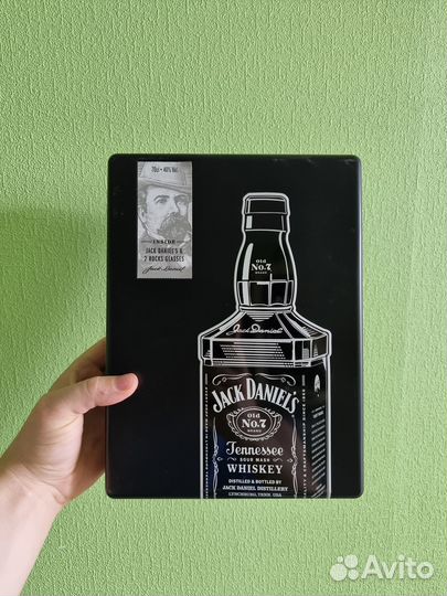 Подарочная коробка