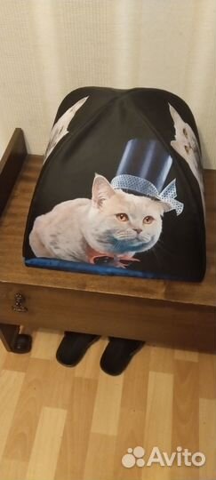 Домик для кошки новый с меховым ковриком внутри