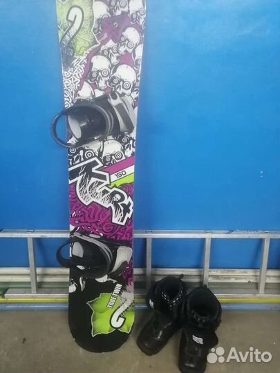 Сноуборд с креплениями и ботинками (комплект)