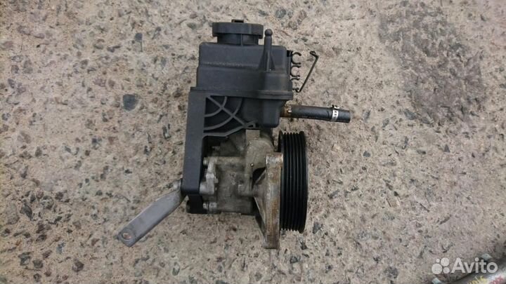 Насос гур Mercedes C A0064662601 2.1 дизель