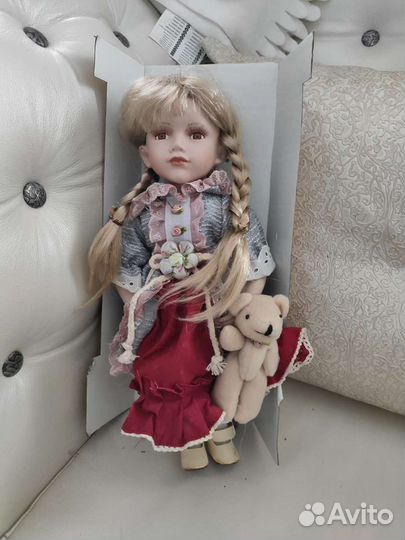 Фарфоровая кукла 40 см