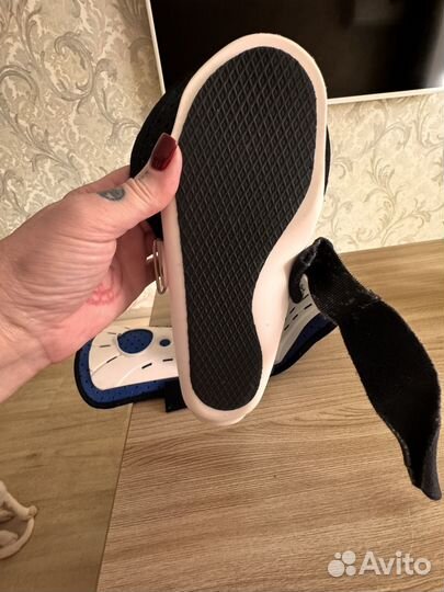 Ортез голеностопный на правую ногу