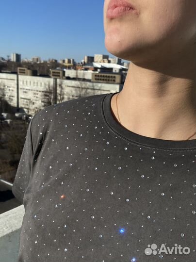 Футболка со стразами