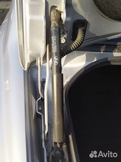 Стойки багажника Hyundai Sonata 5 тагаз 2005г