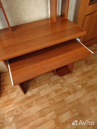 Стол компьютерный