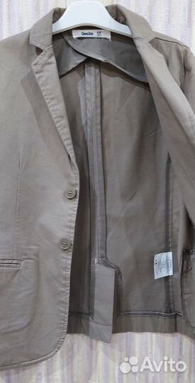 Пиджак на мальчика фирмы Gloria-jeans