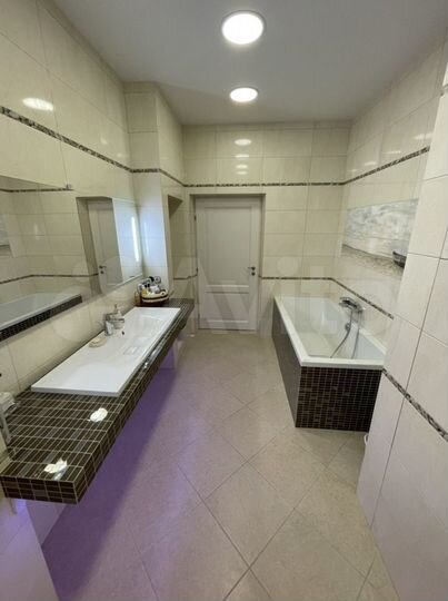 Дом 340 м² на участке 10,5 сот.