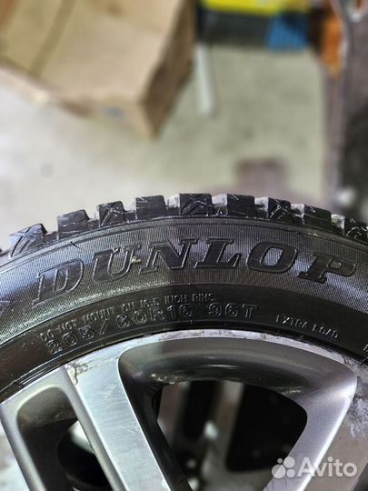 Dunlop SP Winter Ice 03 205/60 R16 96T