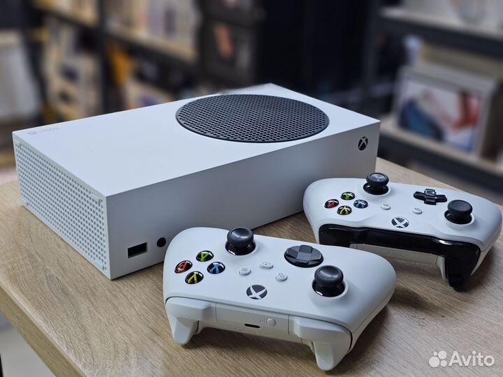 Xbox Series S 2 геймпада + 500 игр