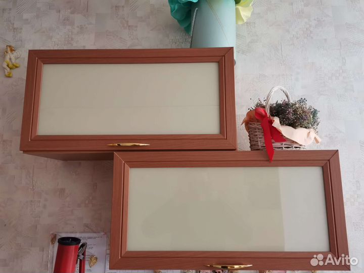 Письменный стол с тумбой и навесными шкафчиками