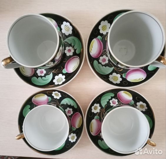 Чайные чашки с блюдцами