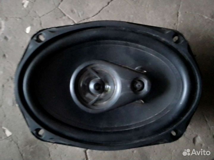 Продам 2 динамика SoundMax 300W каждый