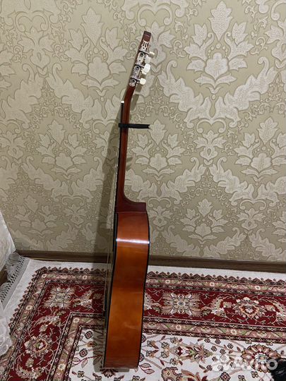 Классическая гитара шестиструнная