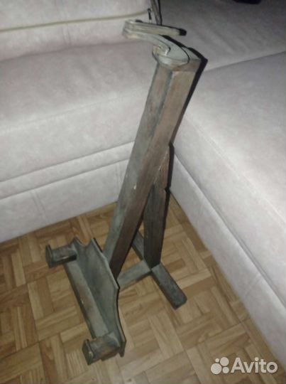 Подстава для электрогитары