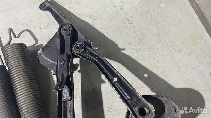 Петли капота Mercedes Benz W140