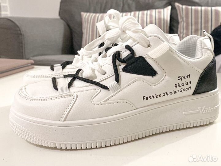 Кросовки женские