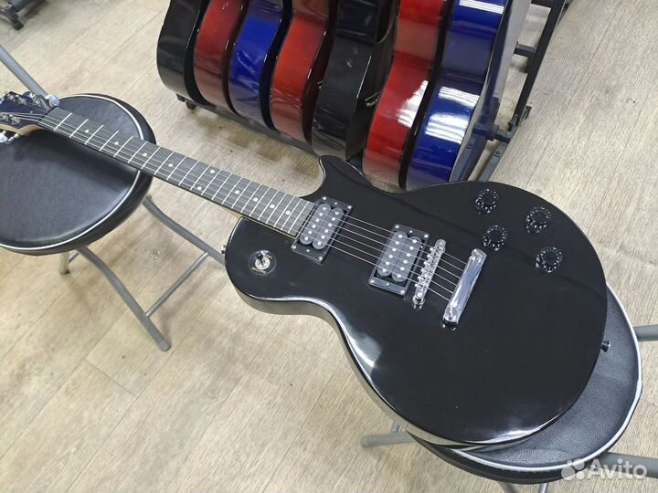 Электрогитара чёрная корпус Les Paul