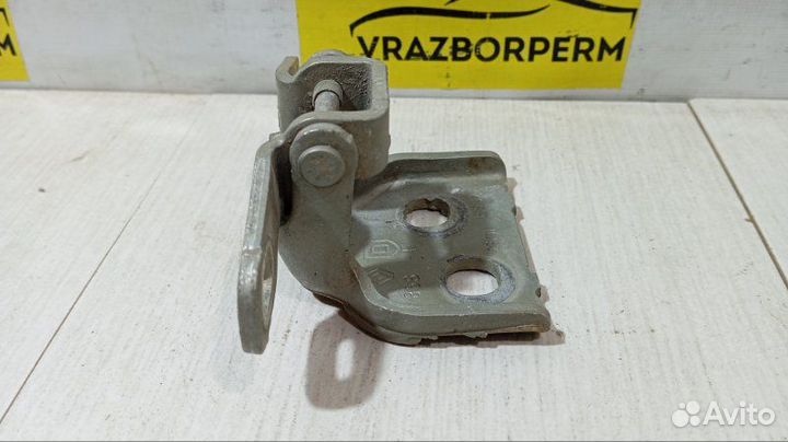 Петля двери Renault Logan