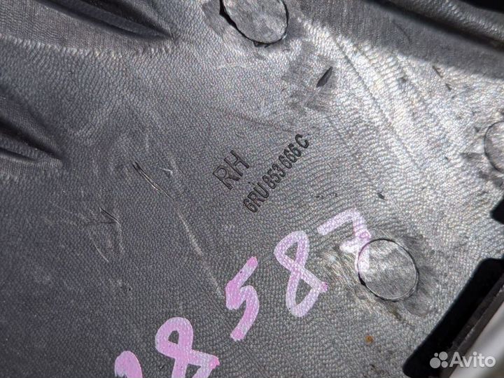 Заглушка переднего бампера Volkswagen Polo 2011