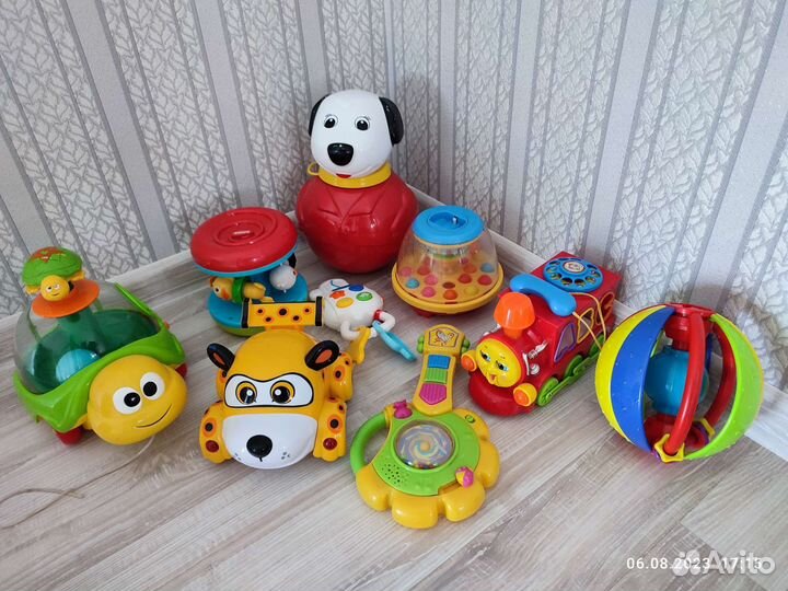 Развивающие игрушки для малышей пакетом