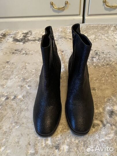 Кожаные черные ботильоны