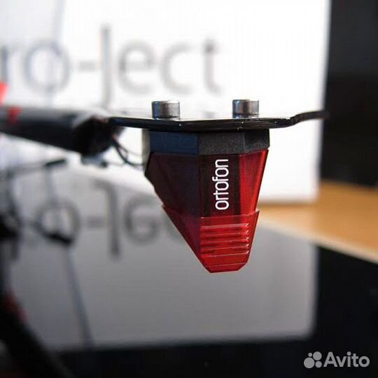 Проигрыватель Pro-Ject Debut Carbon 2M-Red