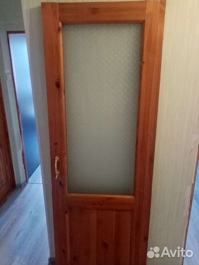 Дверь из массива дерева бу